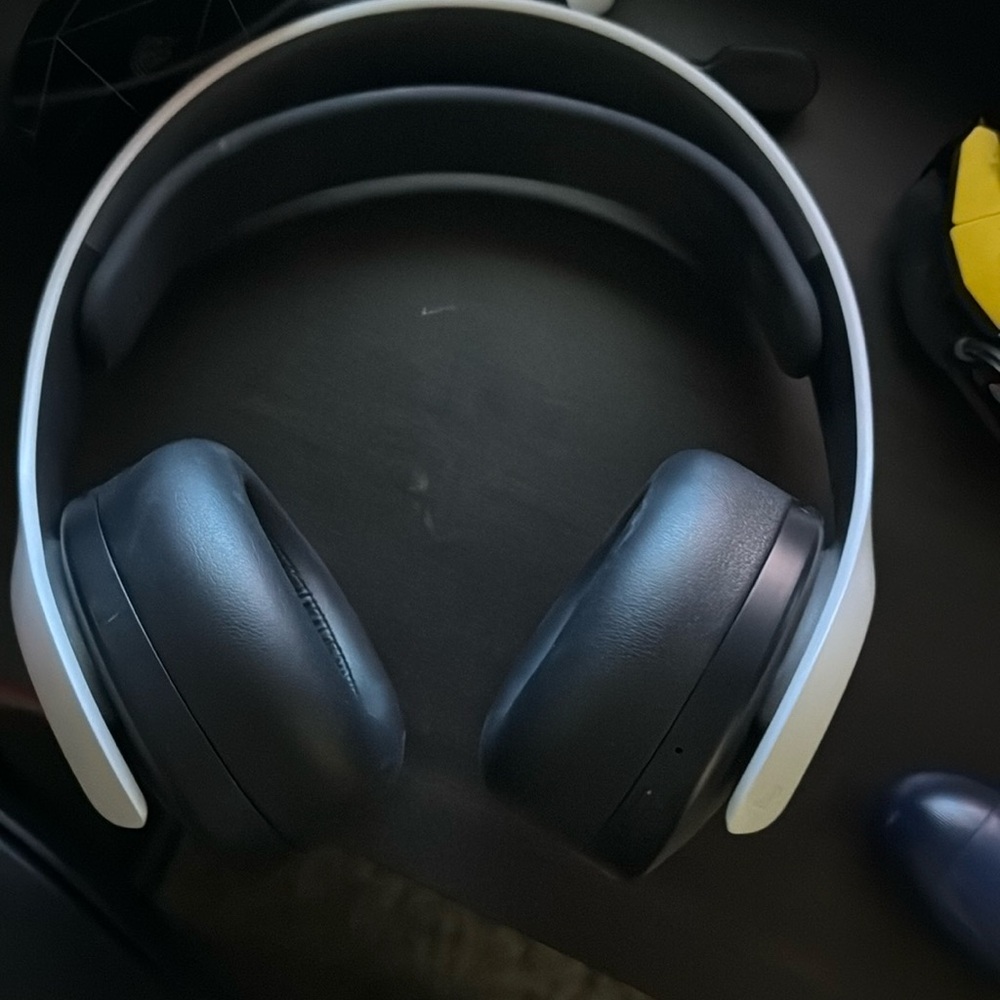 Sony headset used but it needs a adapter for it but it works